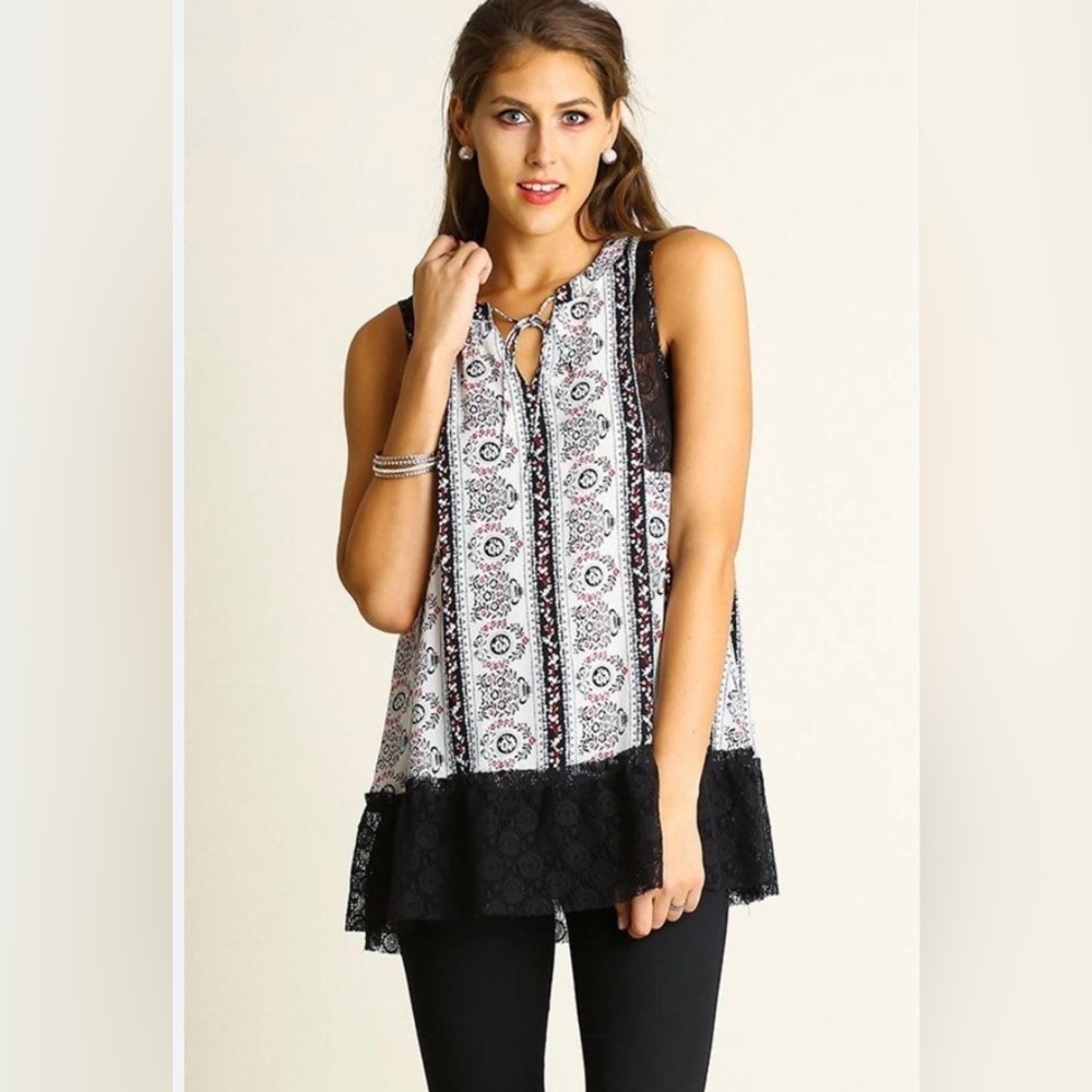 Umgee Women’s Black and White Sleeveless Tunic Blouse with Lace detail